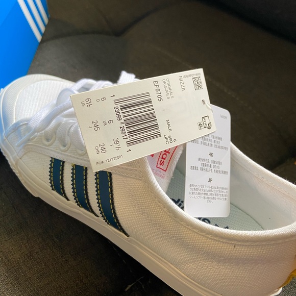 Adidas - Picture 4 of 5